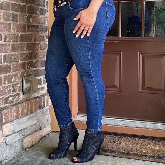 Lee Slim Fit Skinny Mid Rise Sculpting Jean - Picture 2 of 9